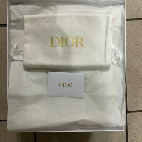 AUTHENTIC DWAY DIOR SHEARLING SLIDE SANDAL. Black and white color way. - Picture 7 of 8